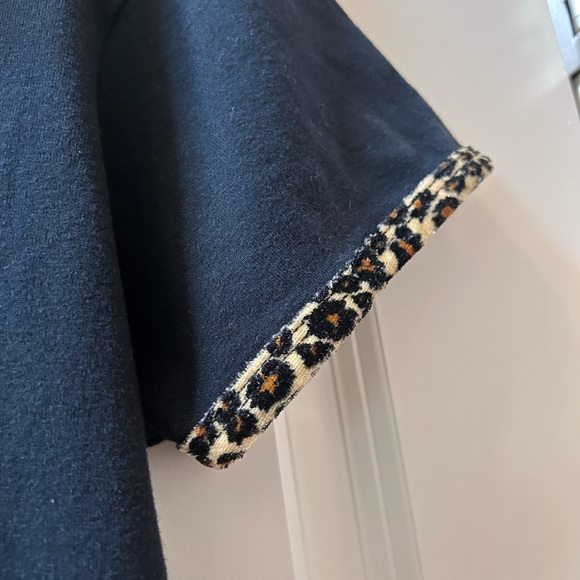 Vintage 2001 Pacific Harley Davidson V neck t shirt with faux leopard fur trim. - Picture 3 of 15